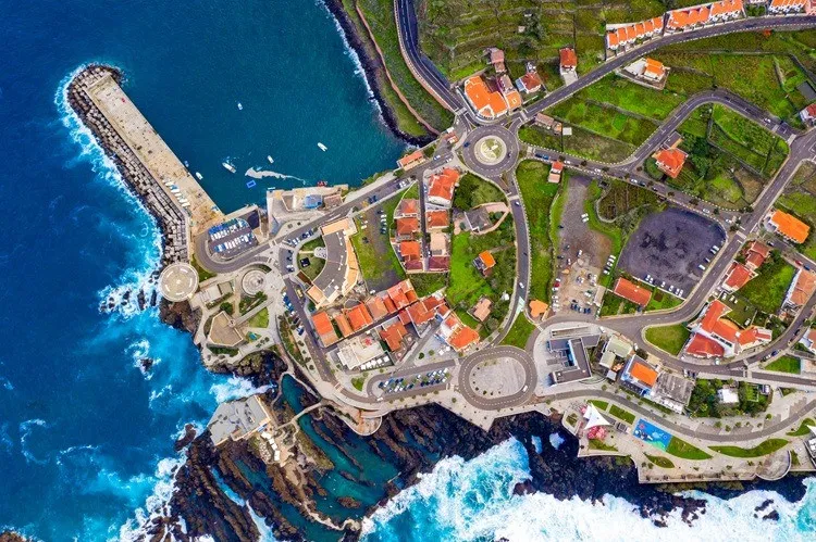 World's Leading Seaside Metropolitan Destination 2024